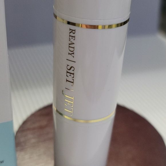 Ready Set Jet Beauty Baton Hydrate and Glow - Picture 4 of 10